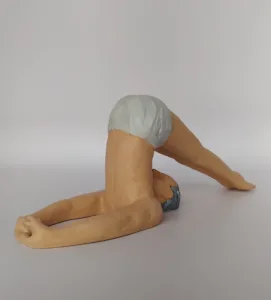 Figura de yoga.Alásana.Resina de Poliuretano 17 cm x 7 cm.