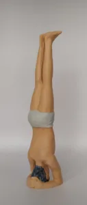 Figura de yoga.Sirsasana.Resina de Poliuretano 18 cm