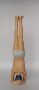 Figura de yoga.Sirsasana.Resina de Poliuretano 18 cm