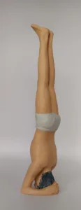 Figura de yoga.Sirsasana.Resina de Poliuretano 18 cm