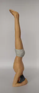 Figura de yoga.Sirsasana.Resina de Poliuretano 18 cm